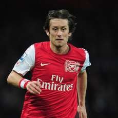 Arsenal Incar Posisi Empat Besar