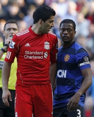 Dalglish: Suarez Akan Jabat Tangan Evra