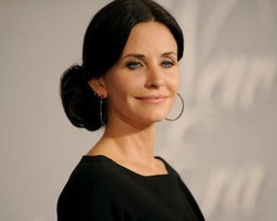Courteney Cox Ngaku Sudah Lebih dari Setahun Tak Bercinta