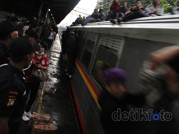 Aturan Tidak Tegas, Penumpang Cuek