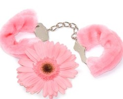 7 Properti Wajib di Kamar untuk Memanaskan Sesi Bercinta