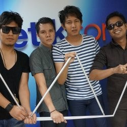 Hargai Aku, Ketika Armada Tak Bicara Cinta