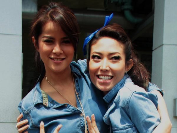 Kompaknya Olla Ramlan & Ayu Dewi