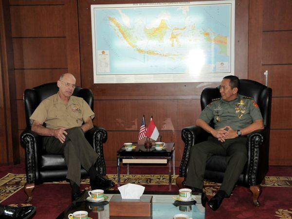 Kasum TNI Terima Komandan Marinir AS