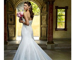 6 Tipe Ekor Gaun Pengantin