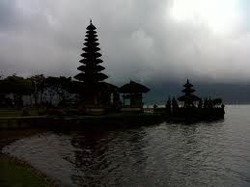  Hari Raya Kuningan, Pura-Pura Besar di Bali Dipadati Warga 