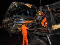 Bus Doa Ibu Dievakuasi