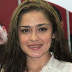 Yasmine Wildblood Tak Rayakan Valentine Bareng Baim Wong