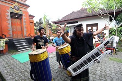 Mengintip Gladi Resik Pesta Adat Bau Nyale