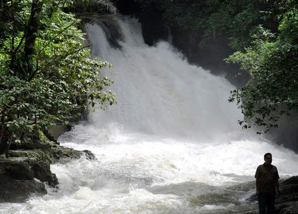 Menikmati Pesona Air Terjun Bantimurung