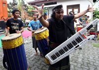 Mengintip Gladi Resik Pesta Budaya Bau Nyale