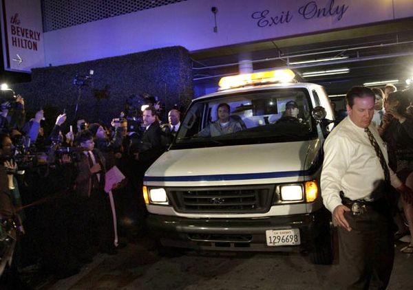 Whitney Houston Meninggal Dunia