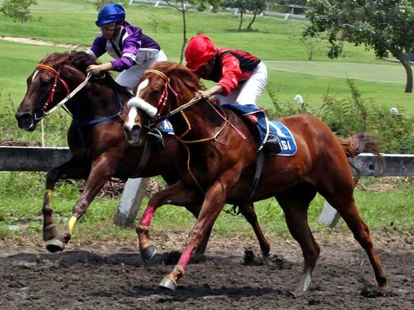 Adu Cepat di Minang Derby 2012