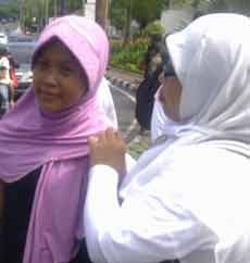 YDSF Sebar 500 Jilbab Antisipasi Efek Negatif Valentine Day