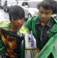 Terobos Traffic Light Tanpa Helm, Satu Bonek Terluka