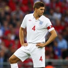 Rooney Tertarik Ban Kapten Inggris, tapi Gerrard Kandidat Sempurna