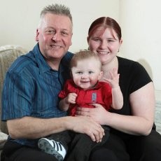 Demi Gadis, Pria Tua Tinggalkan Istri yang Sakit Kanker