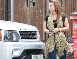 Istri Wayne Rooney Hattrick Beli Range Rover