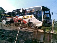 Bus Mira Seruduk Truk, 4 Orang Tewas