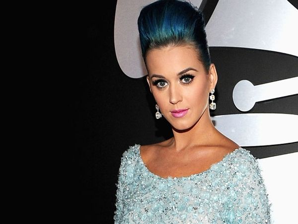 Artis-artis Cantik di Red Carpet Grammy 2012