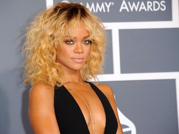 Rihanna Super Seksi di Red Carpet Grammy 2012