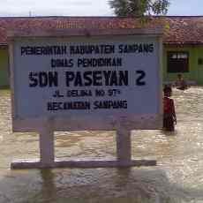 Tiga Sekolah Direndam Banjir, Ratusan Siswa di Sampang Diliburkan