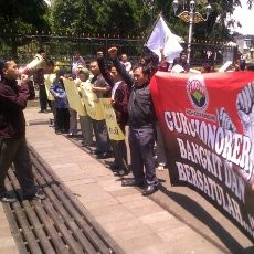 Tuntut Janji Gubernur, Guru Honorer Unjuk Rasa di Gedung Sate