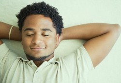 Suka Berfantasi Seks Pertanda Tidak Puas dalam Bercinta