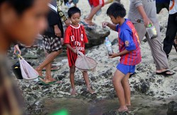 Wow! Ribuan Orang Berburu Rambut Putri Cantik di Lombok
