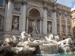 Yuk! Lempar Koin Cinta di Fontana Di Trevi, Italia