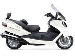 Suzuki Tarik Ribuan V-Strom 650 dan Skuter Burgman