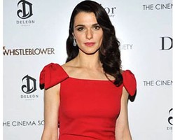 7 Inspirasi Gaun Merah Selebriti untuk Valentine