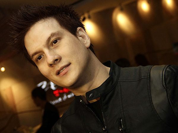 Bertrand Antolin Serba Hitam