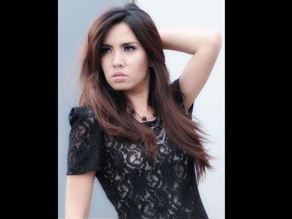 Marischka Prudence Seksi Berdress Hitam