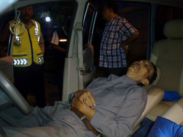 Dosen Universitas Hang Tuah Tewas di Mobil