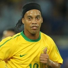 Brasil Panggil Ronaldinho, Tinggalkan Kaka & Robinho