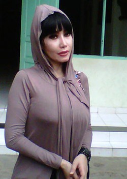 Malinda Dee Hadapi Tuntutan Hari Ini