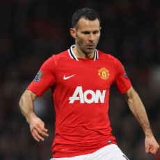 Laga ke-900 Giggs Tertunda