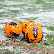 Wenger Keluhkan Lapangan San Siro