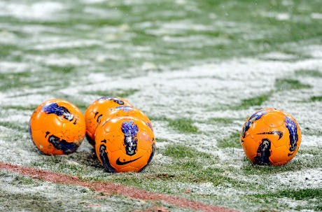 Wenger Keluhkan Lapangan San Siro