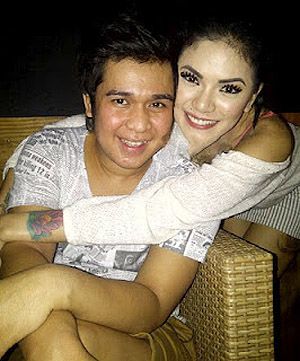 Nikita Mirzani Mesra dengan Olga Syahputra