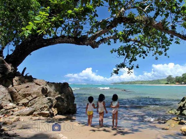 Di Pantai Ini, Mata Dijamin Enggan Berkedip