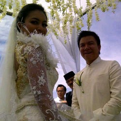 Emilia Contessa Terharu Denada Telah Bersuami