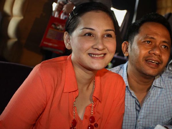 Mona Ratuliu Hamil Anak Ketiga