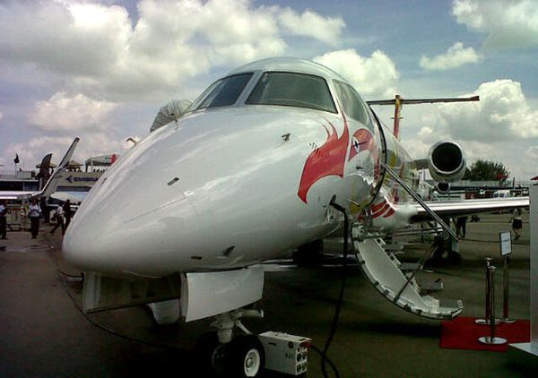 Jet Jackie Chan Mejeng di Singapore Airshow  