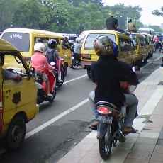 Demo Ratusan Angkot Lumpuhkan Lalin Sekitar Balaikota