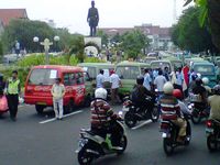 Demo Angkot Lumpuhkan Kawasan Balaikota