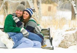 Alasan Kenapa Udara Dingin Bikin Orang Lebih Romantis