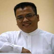 Denny Serahkan Buku Tamu & Video Nasir di LP Cipinang ke BK DPR