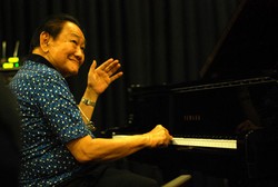 Pianis Jazz Legendaris Indonesia Bubi Chen Tutup Usia